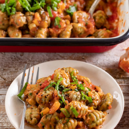 Ñoquis de espinaca con salsa de tomates cubeteados