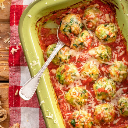 Malfatti gratinados con salsa rosa de tomates cubeteados