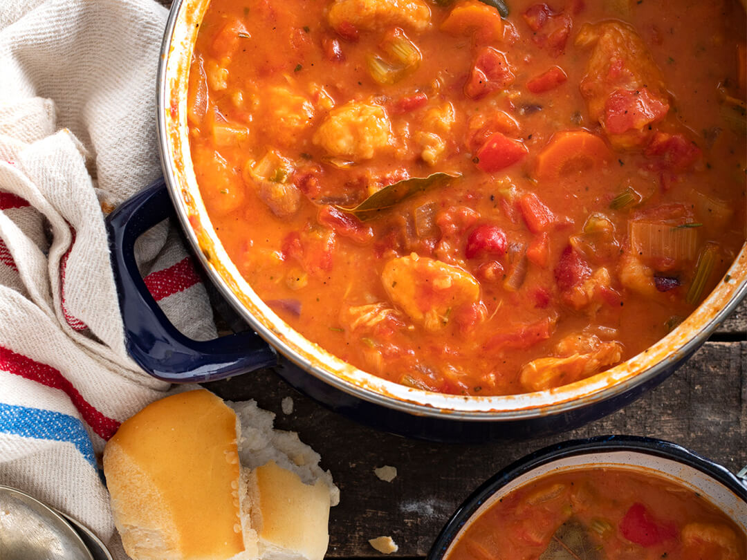Guiso de pollo con tomates cubeteados