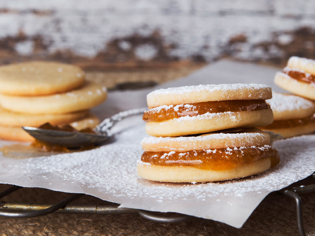 Alfajorcitos de manteca con relleno de mermelada