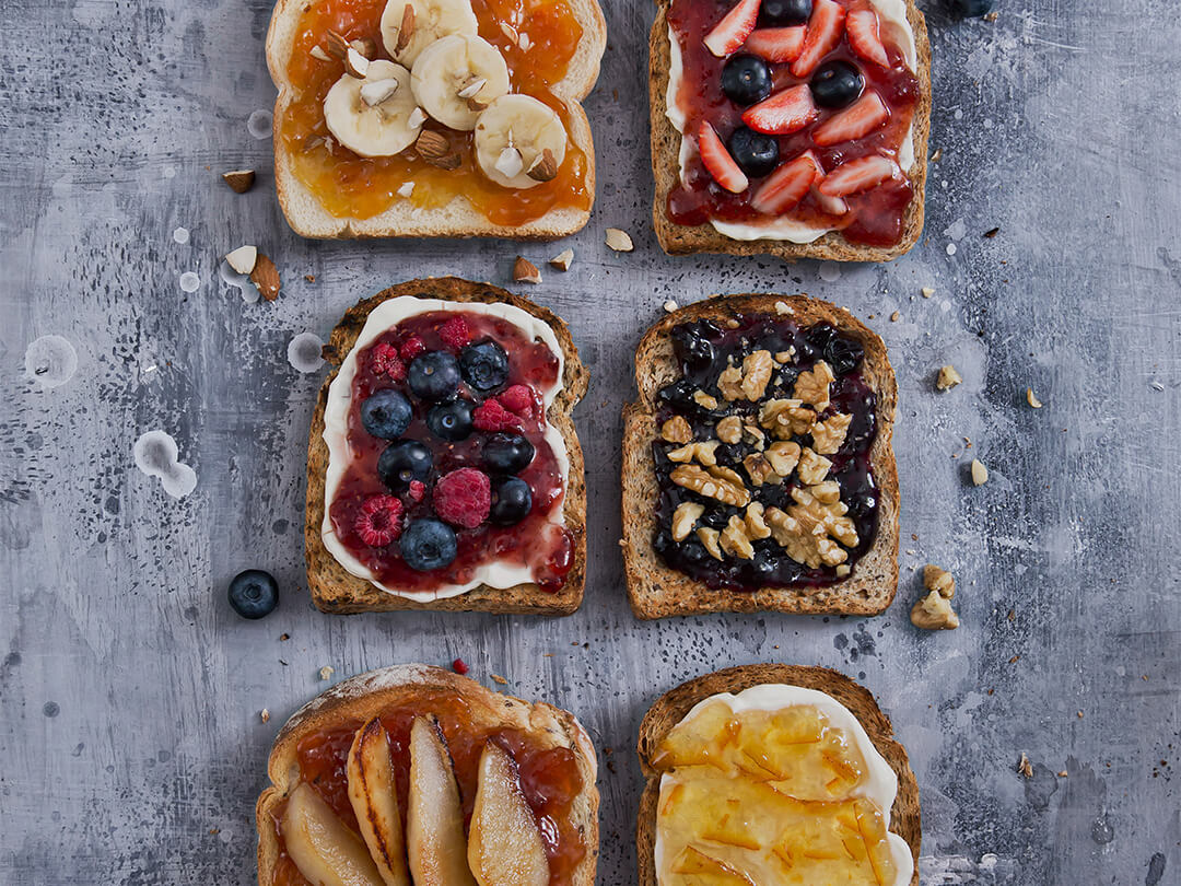 Tostadas frutales reversionadas con mermelada