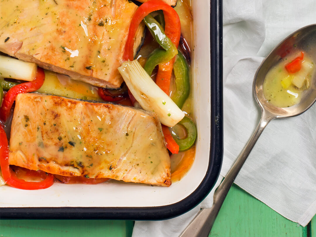 Pescado al horno a la manteca de hierbas