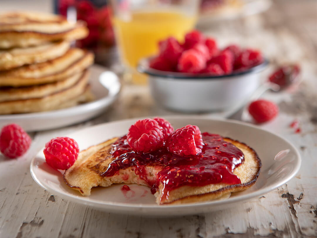 Pancakes caseros con mermelada