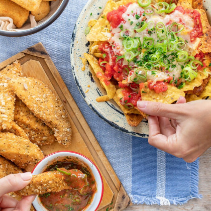 Dipeo entre amigos, Bastoncitos de mozzarella, Chicken fingers, Nachos gratinados