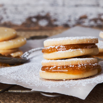Alfajorcitos de manteca con relleno de mermelada
