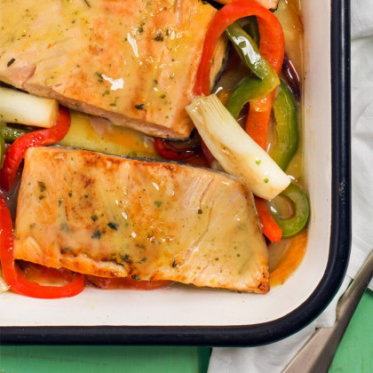 Pescado al horno a la manteca de hierbas