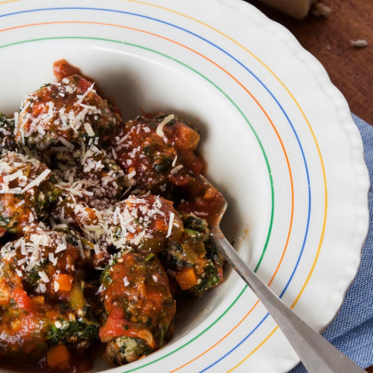 Malfatti con salteado de tomates