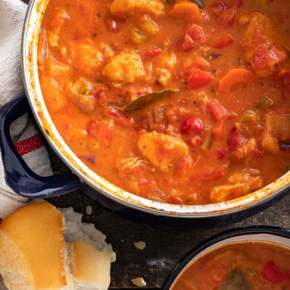 Guiso de pollo con tomates cubeteados